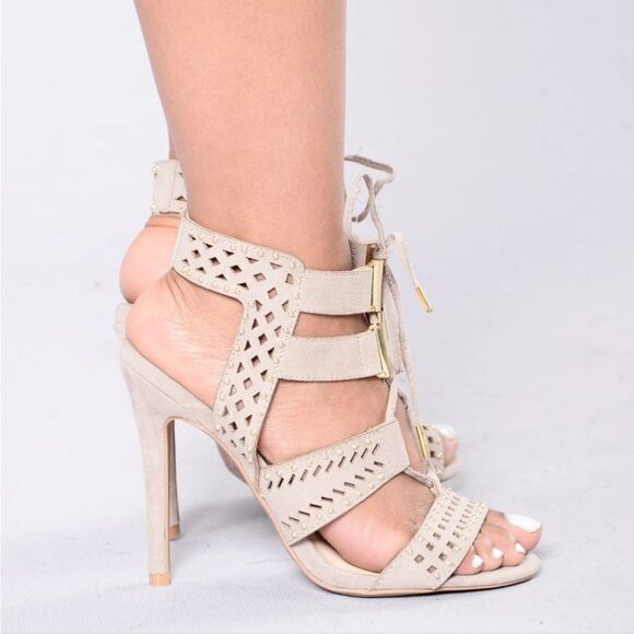 BRAND NEW QUPID POINTED TOE CUTOUT DESIGN GOLD STUDDED EMBELLISHMENTS SANDAL - Picture 14 of 16